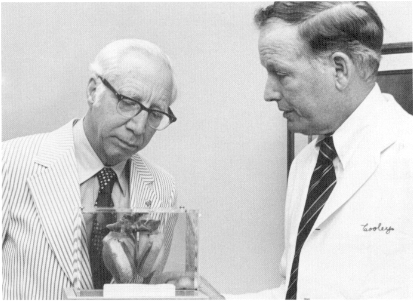 Dr. Willem Kolff and Dr. Denton Cooley with the Liotta Total Artificial Heart, first implanted successfully as a bridge-to-transplant in 1969